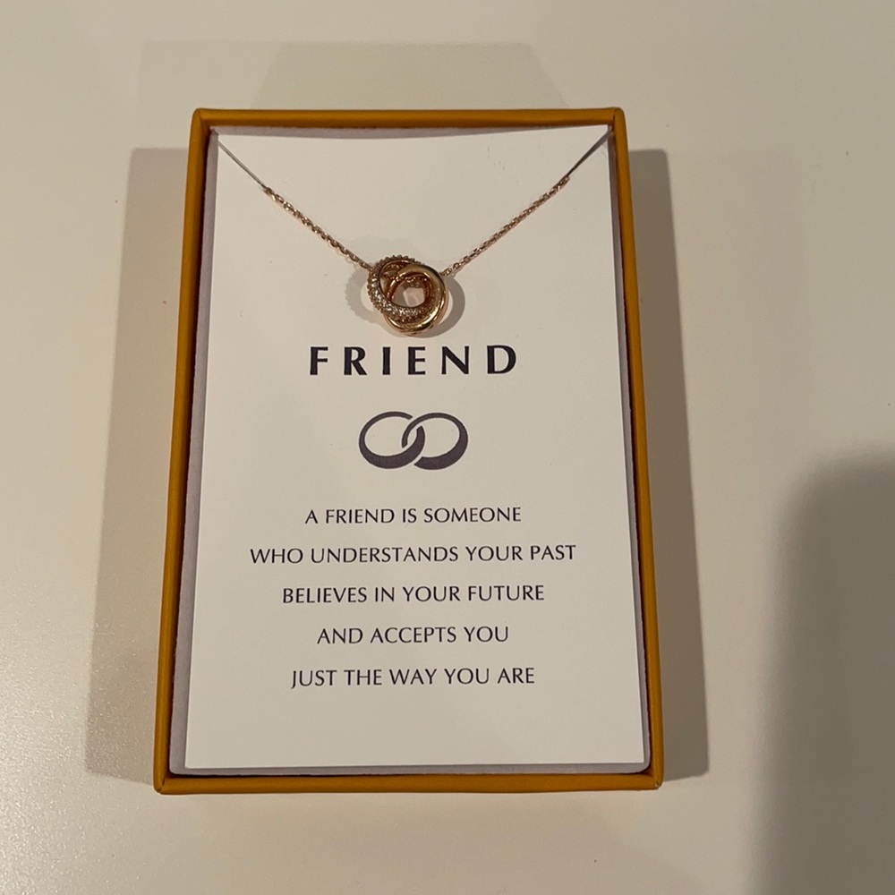 STORY JEWELLERY: Rose gold necklace